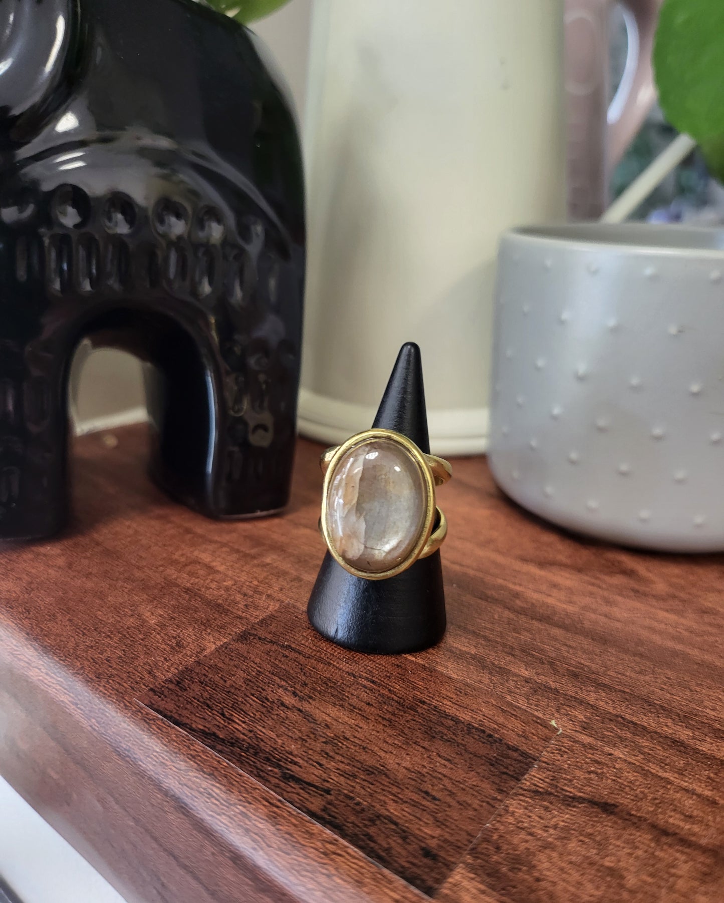 Anello regolabile Pietra di Luna e ottone