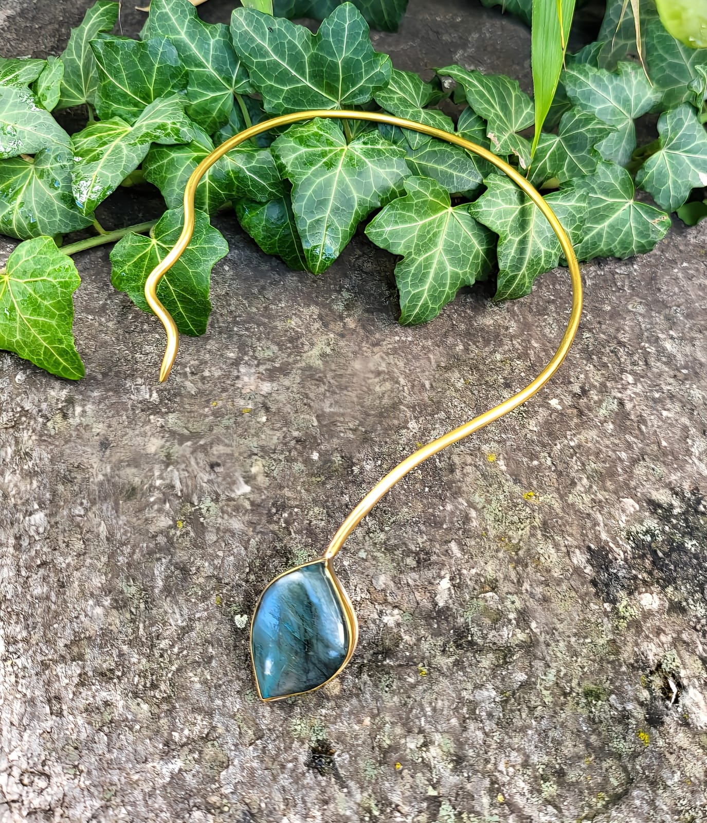 Collana Torque in Ottone e Labradorite