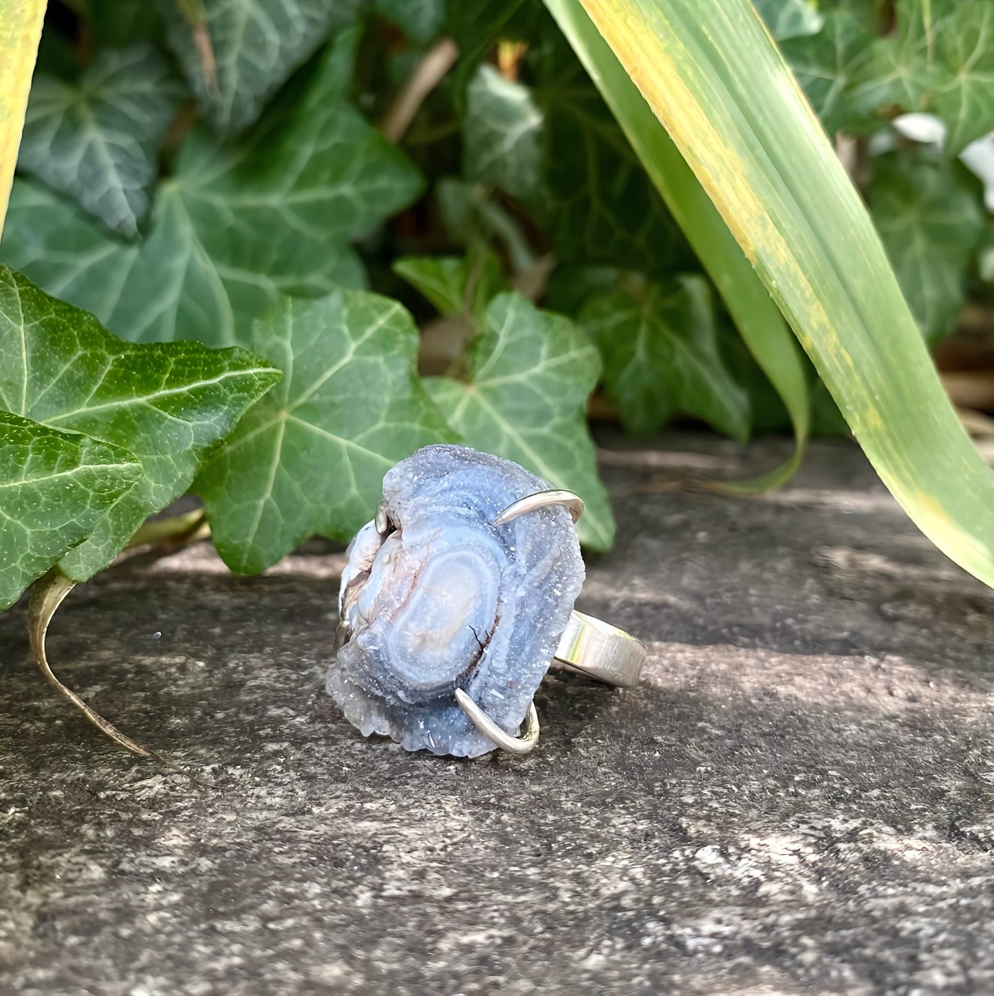 Anello in Argento 925 e Calcedonio fiore blu
