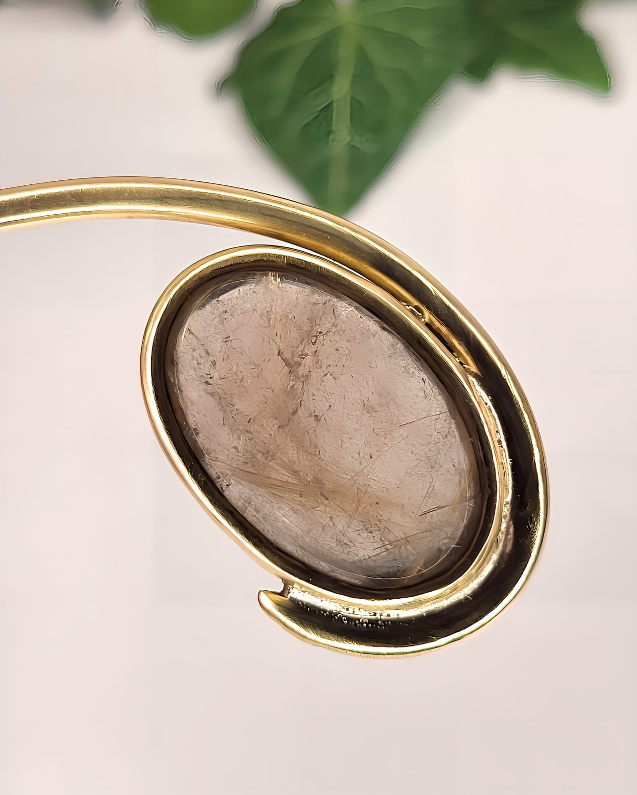Collana Torque in Ottone e Quarzo Rutilato