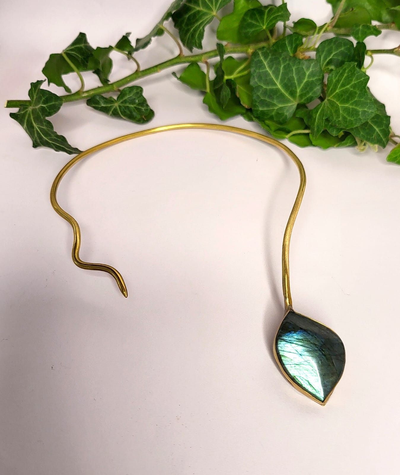 Collana Torque in Ottone e Labradorite