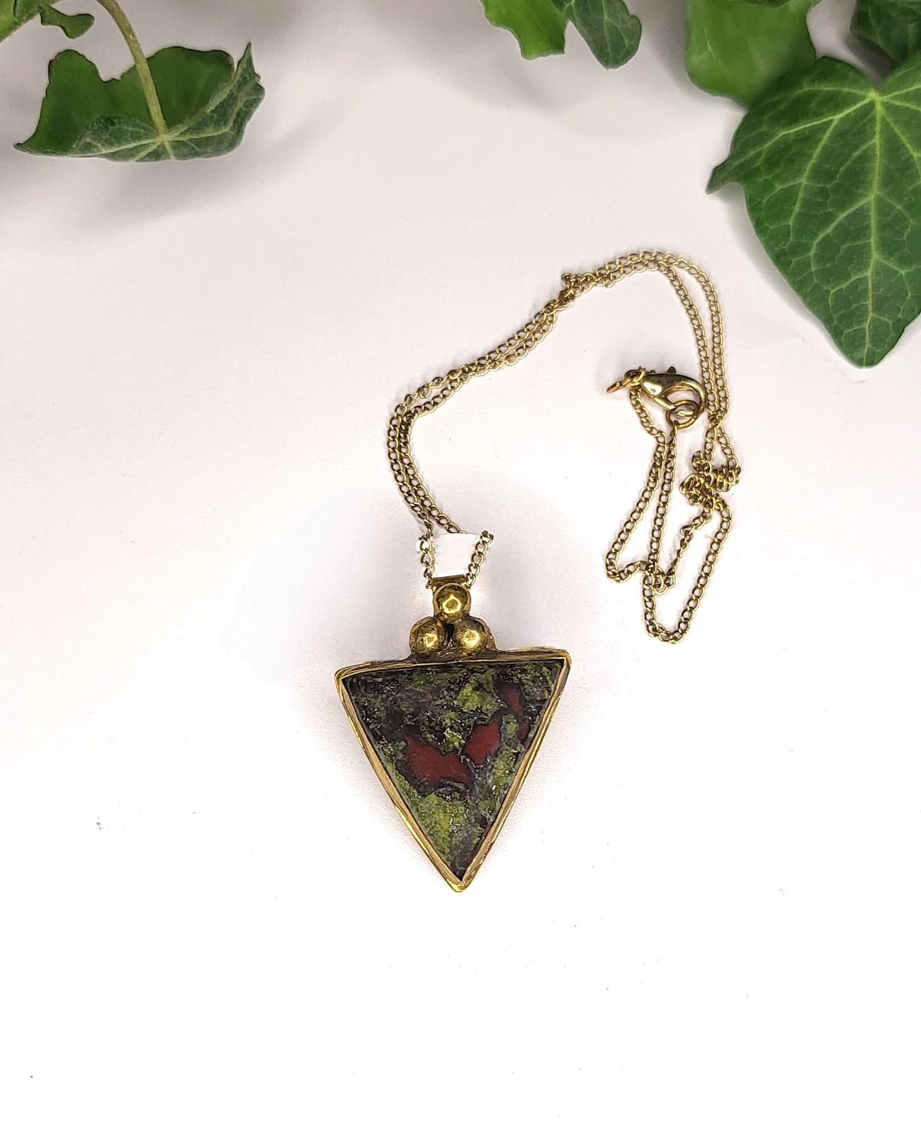 Collana con pendente in Ottone e Diaspro Sangue di Drago