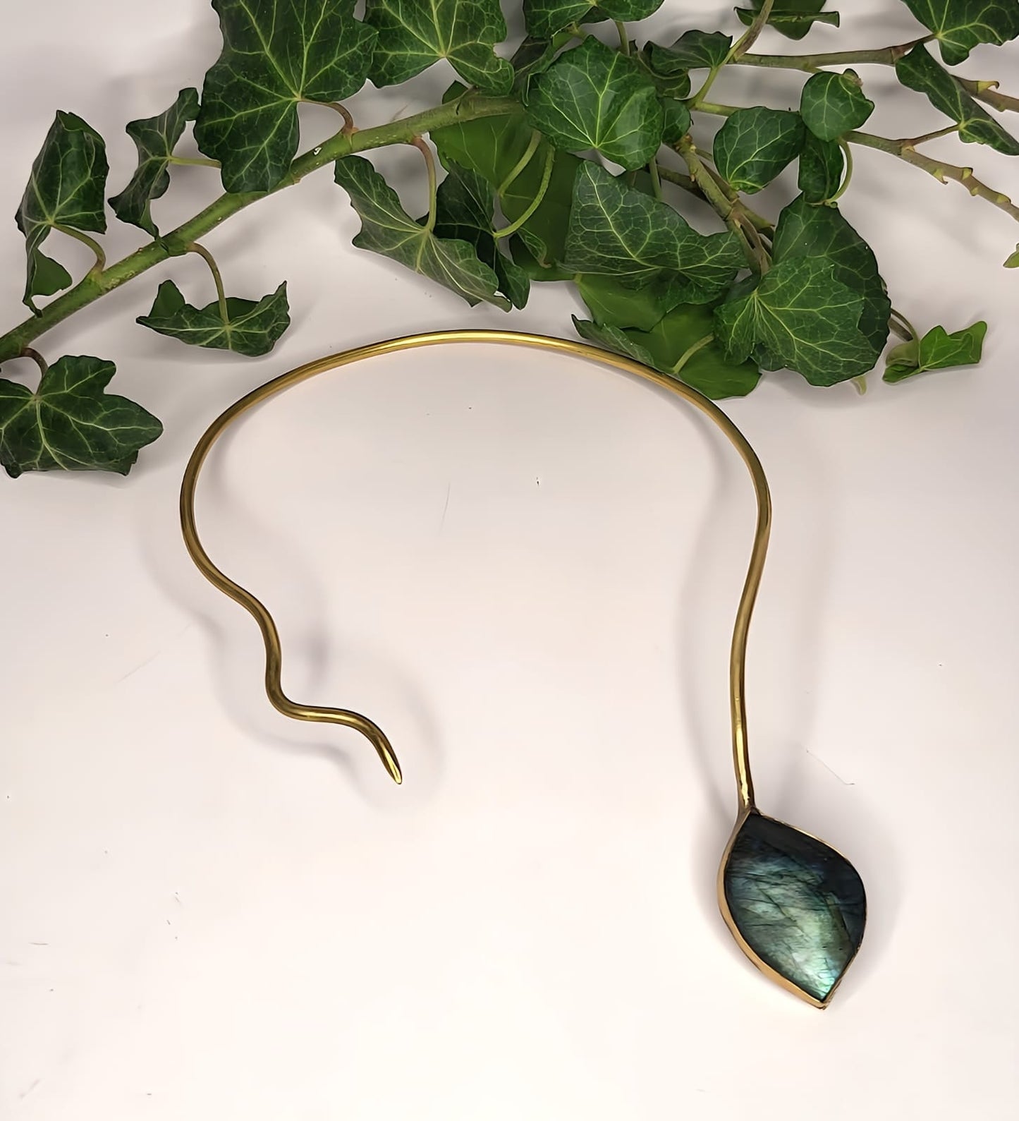 Collana Torque in Ottone e Labradorite