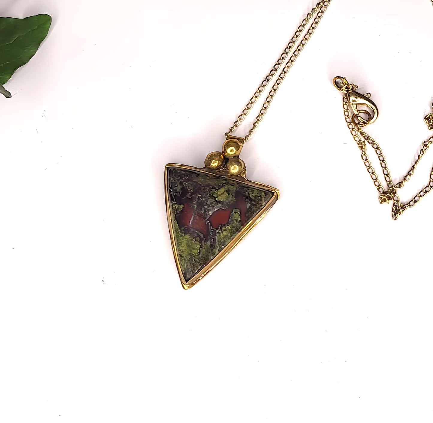 Collana con pendente in Ottone e Diaspro Sangue di Drago