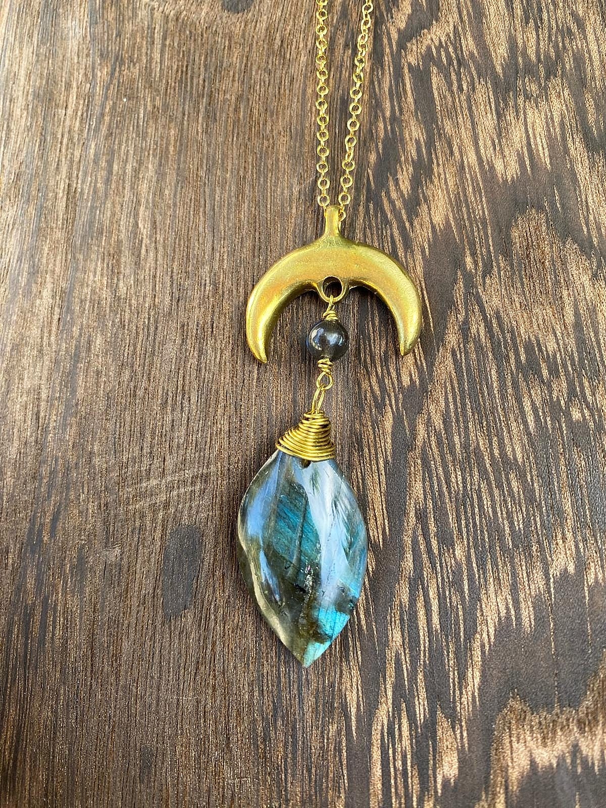 Collana Luna in Ottone con Labradorite Dea Madre