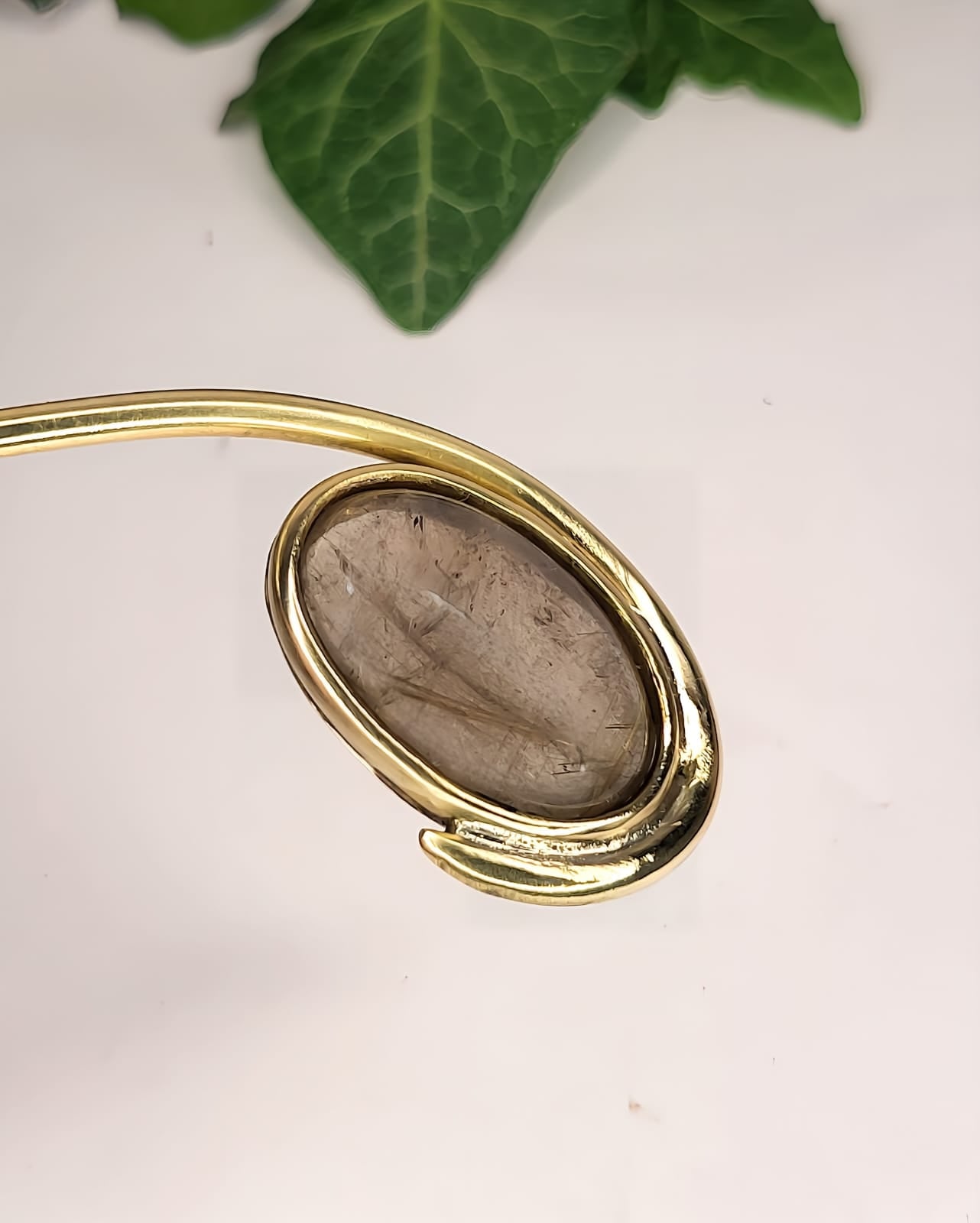 Collana Torque in Ottone e Quarzo Rutilato