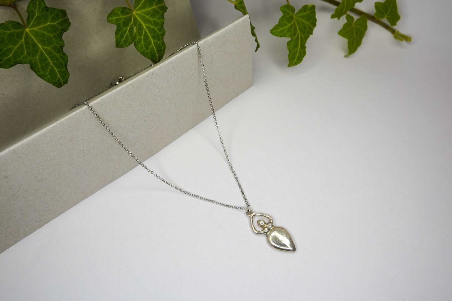 Collana Dea Madre
