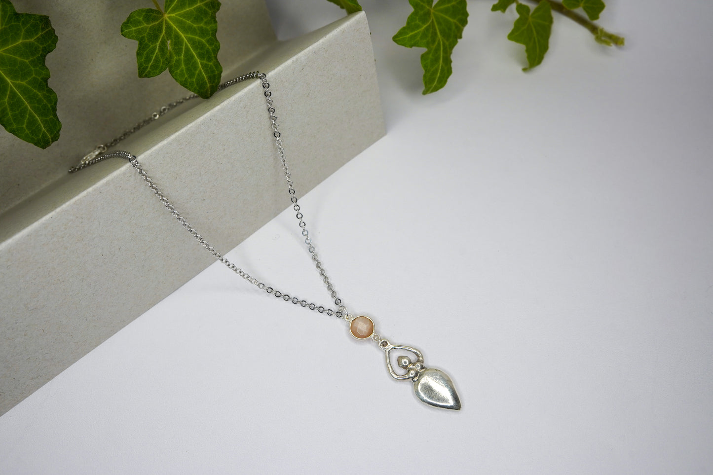 Collana Dea Madre