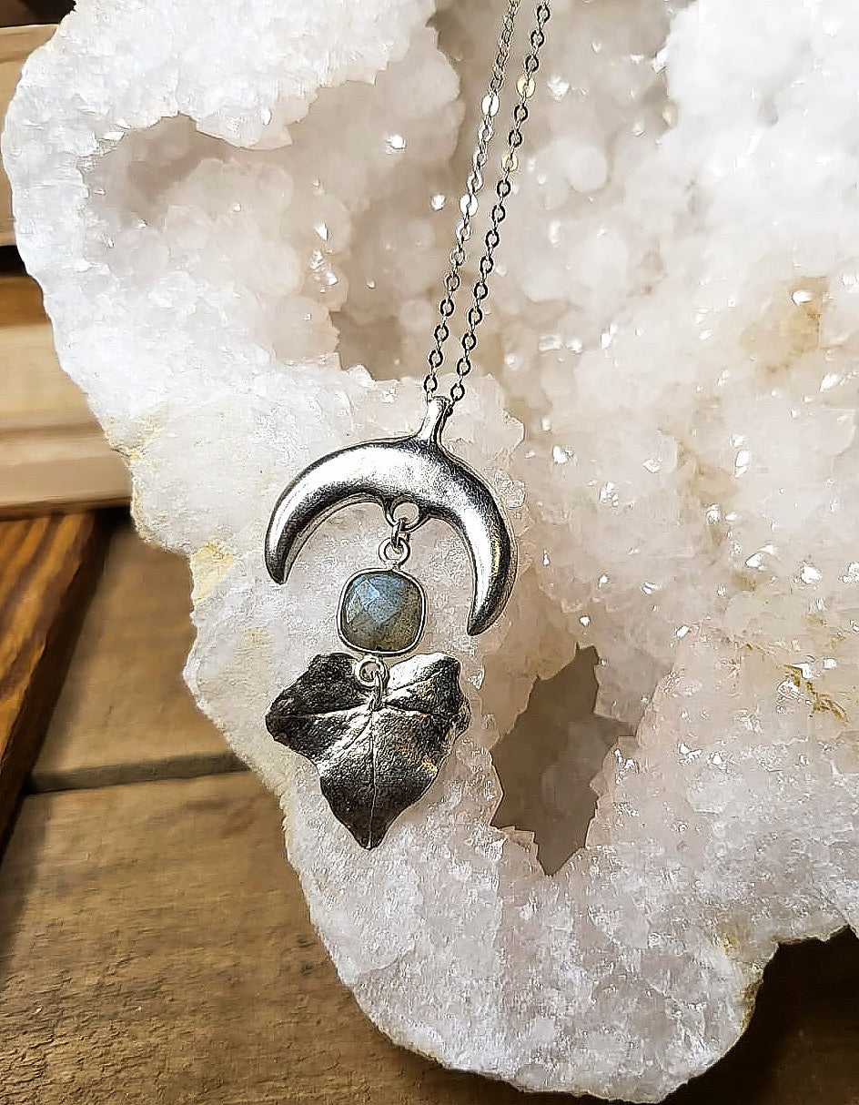 Collana con Pendente Luna Labradorite Foglia in Argento 925