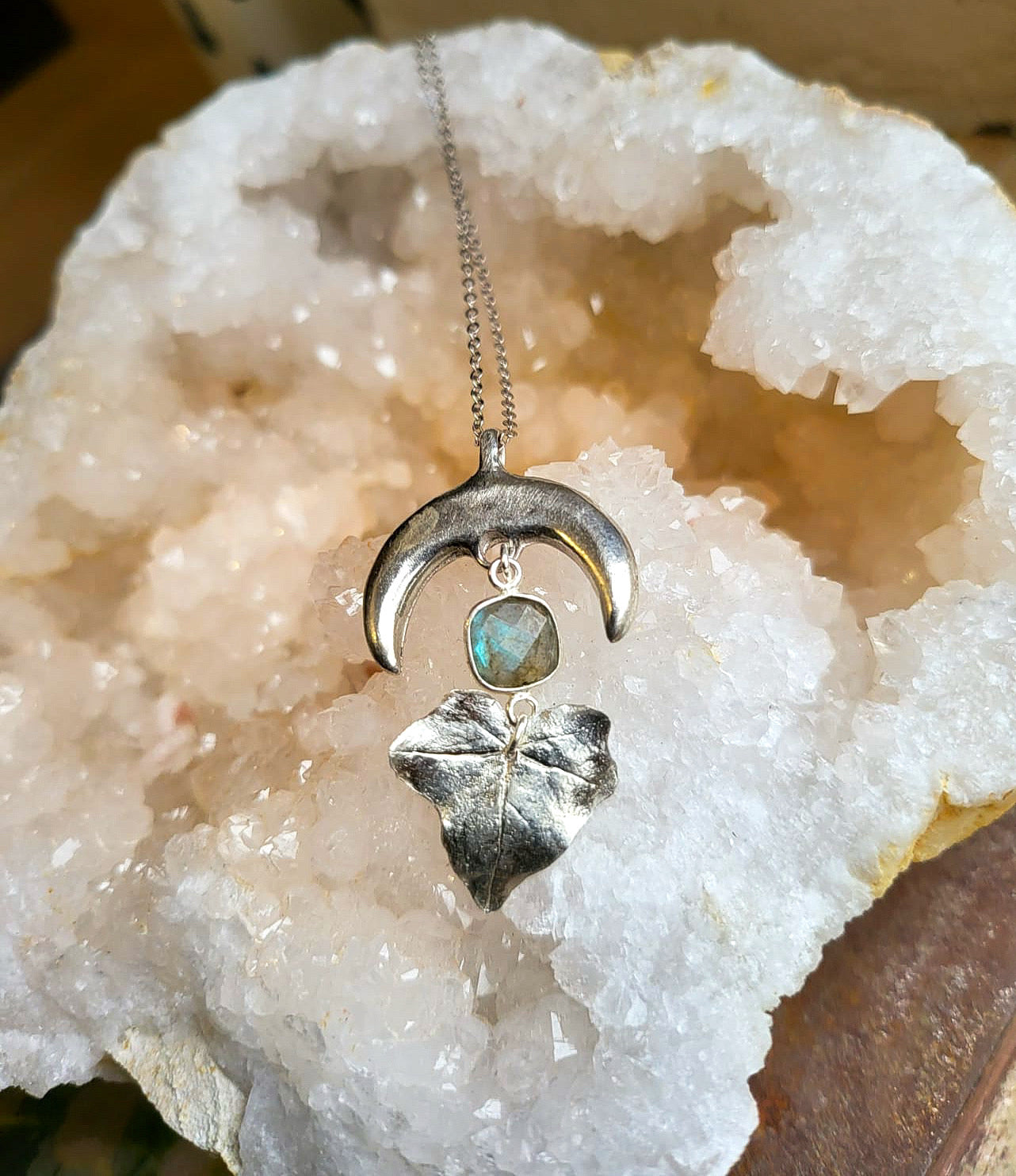 Collana con Pendente Luna Labradorite Foglia in Argento 925
