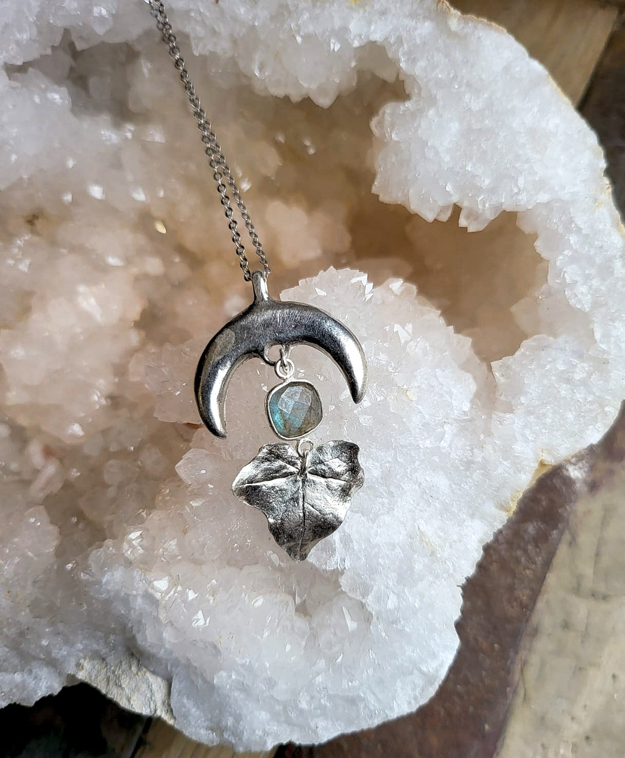 Collana con Pendente Luna Labradorite Foglia in Argento 925