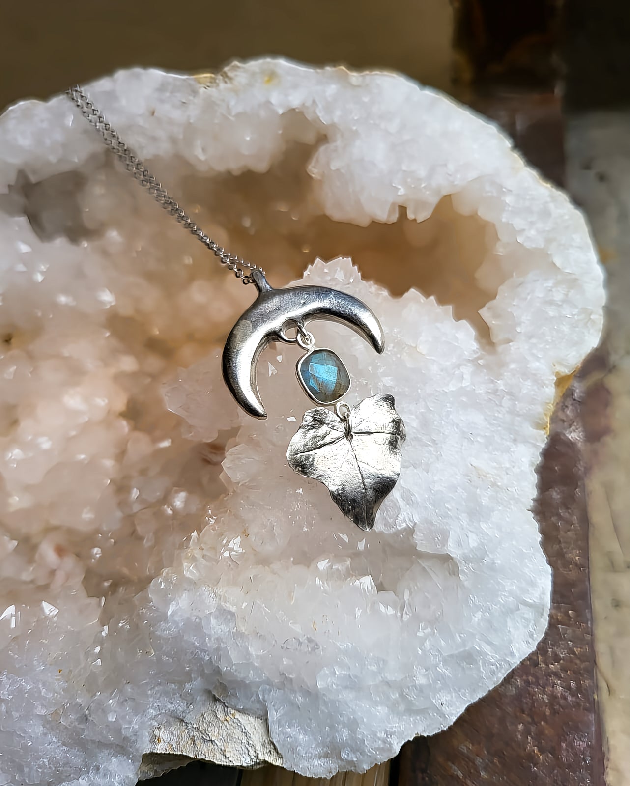 Collana con Pendente Luna Labradorite Foglia in Argento 925