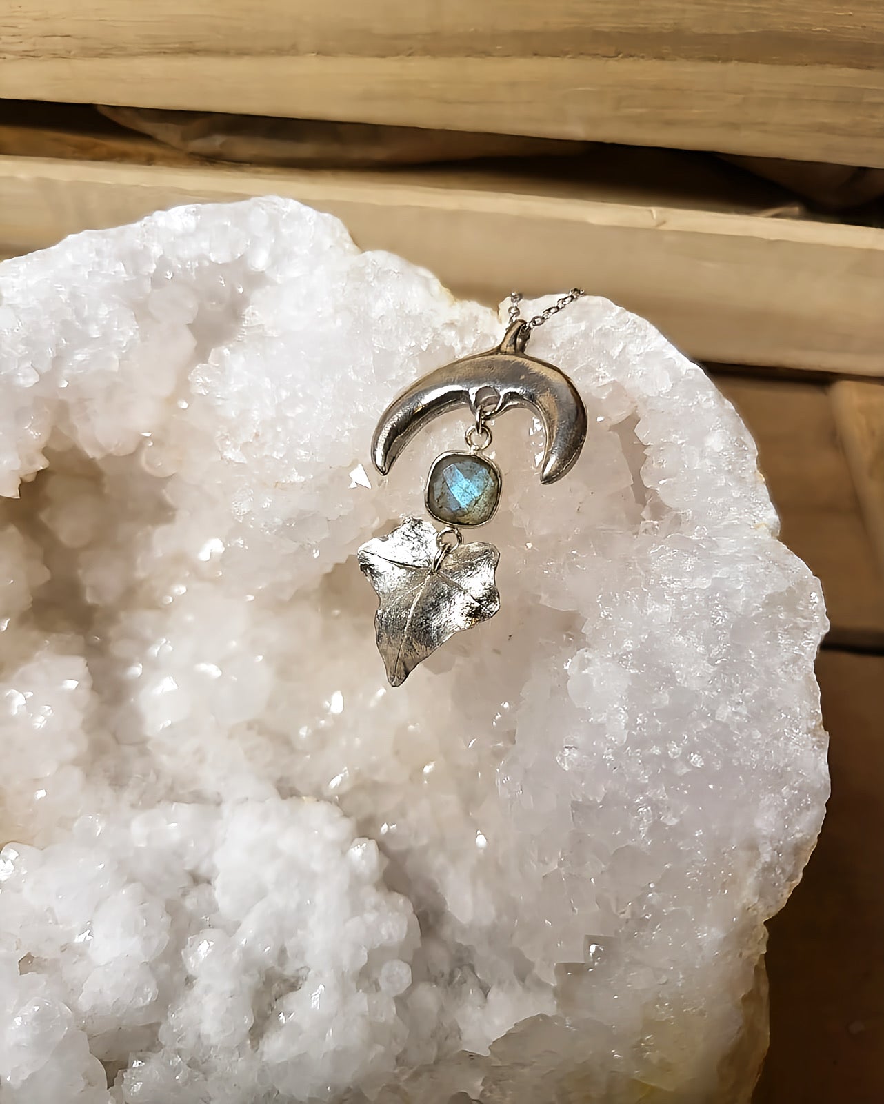 Collana con Pendente Luna Labradorite Foglia in Argento 925