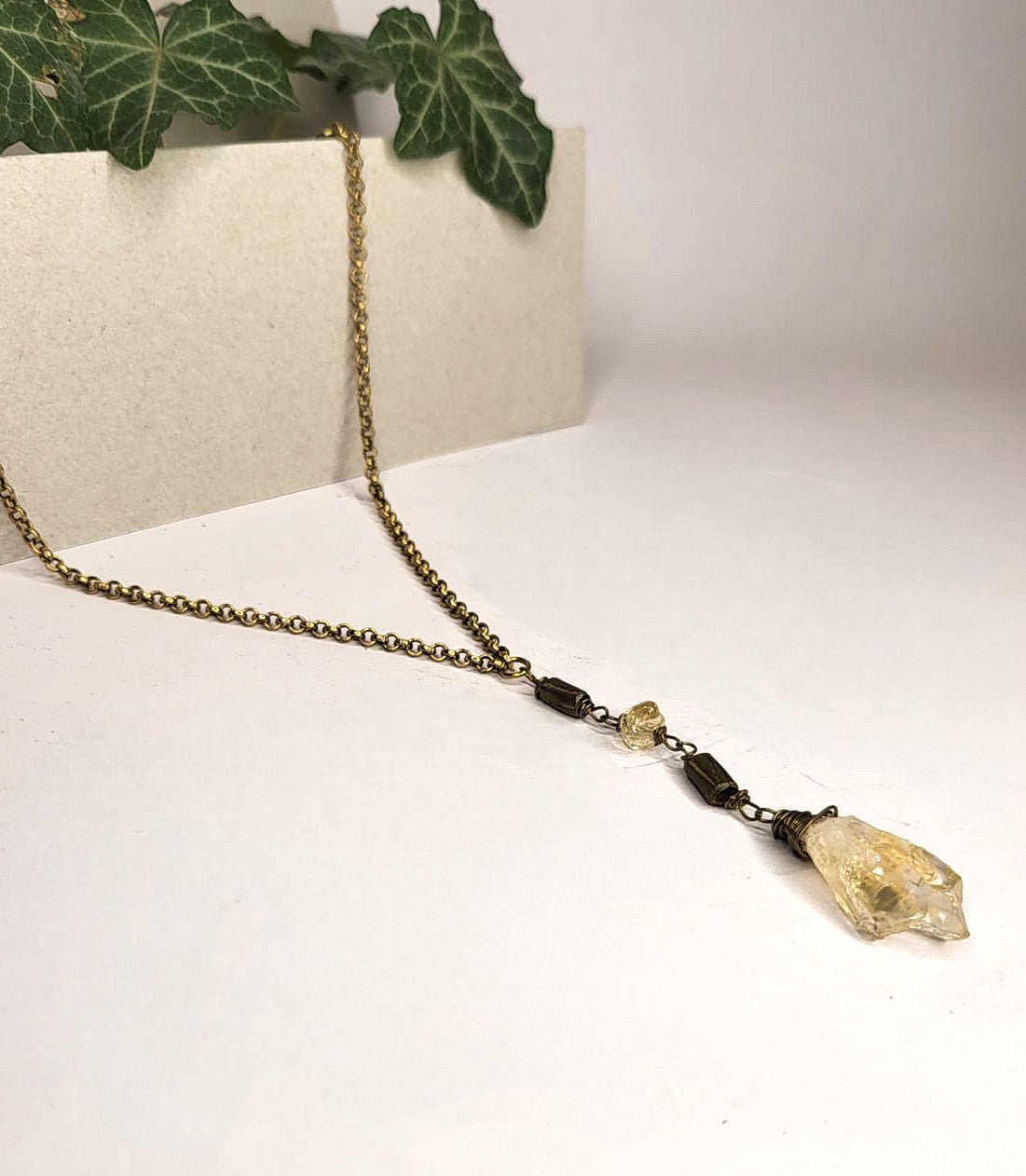 Collana in Ottone con pendente in Quarzo Citrino