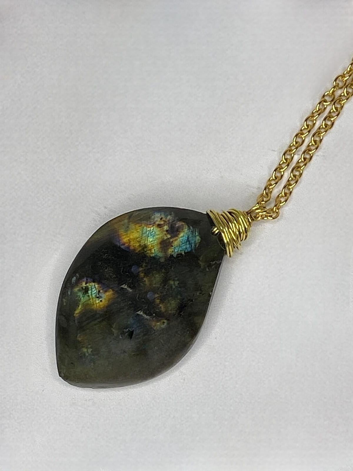 Collana in Ottone con pendente in Labradorite Spectrolite