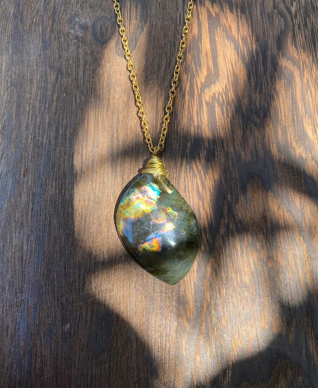 Collana in Ottone con pendente in Labradorite Spectrolite