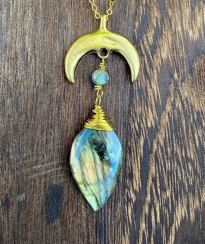 Collana Luna in Ottone e Dea in Labradorite