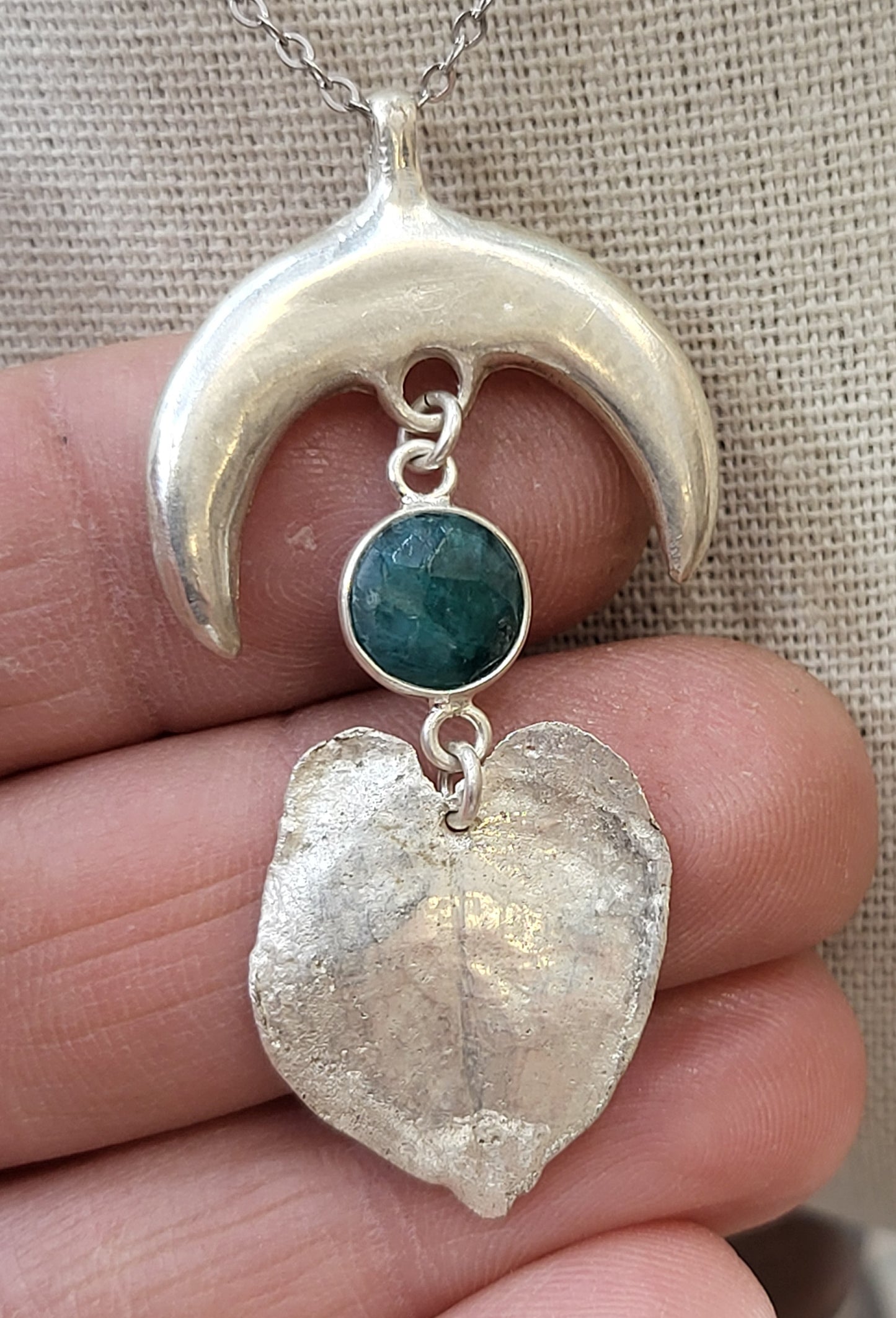Ciondolo Luna e Foglia con Smeraldo