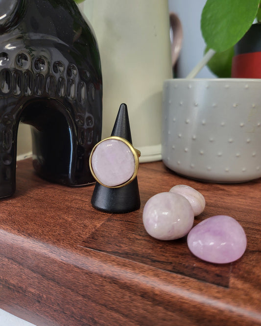 Anello regolabile Kunzite e ottone