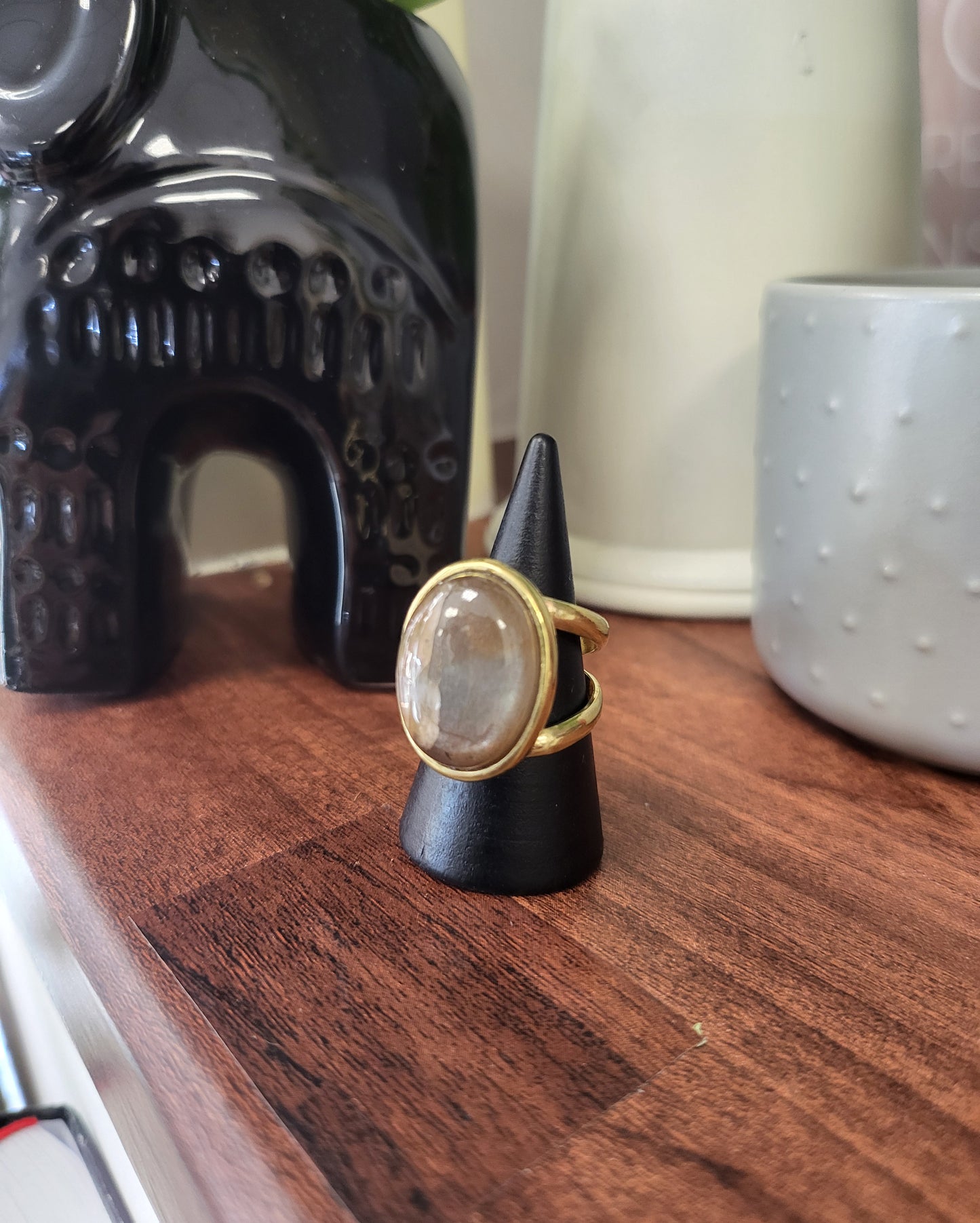 Anello regolabile Pietra di Luna e ottone